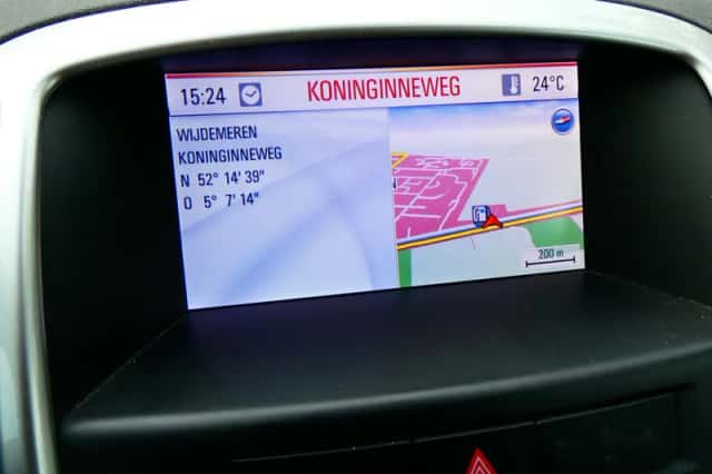 Opel Astra (2012) thumbnail 3