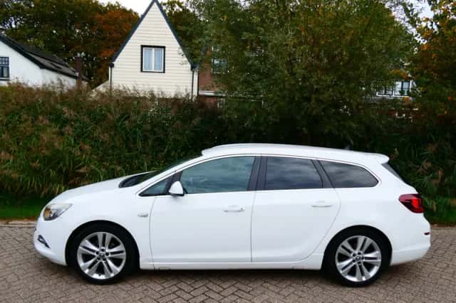 Opel Astra (2012) thumbnail 4