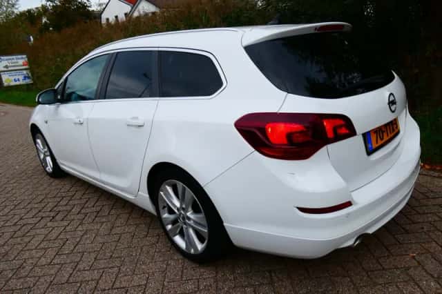 Opel Astra (2012) thumbnail 5