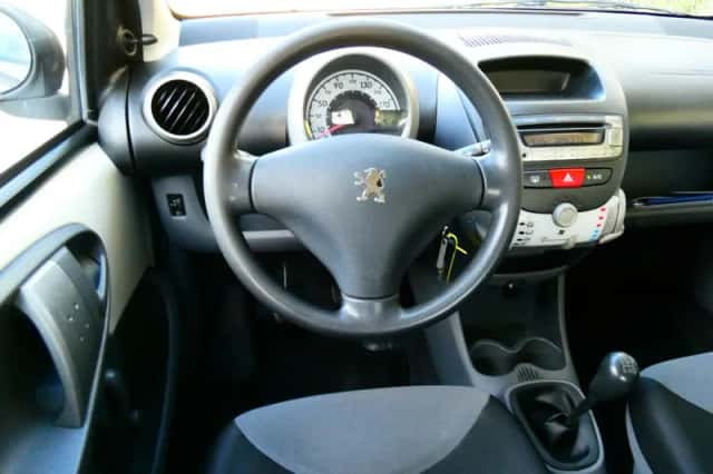 Peugeot 107 (2011) thumbnail 2