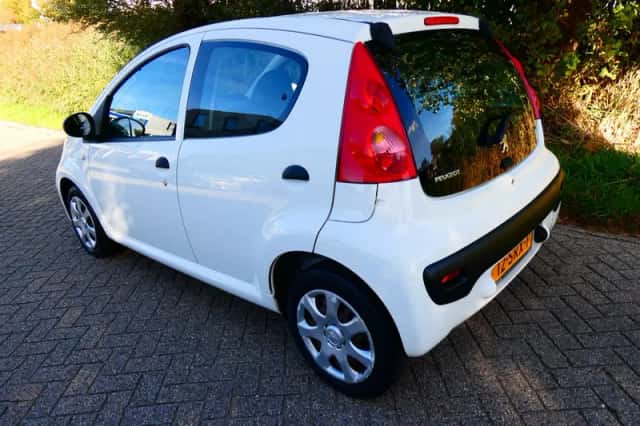 Peugeot 107 (2011) thumbnail 5