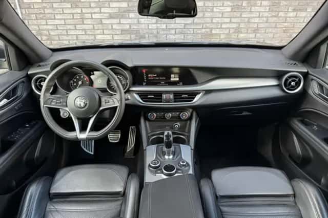 Alfa Romeo Stelvio (2018) thumbnail 2