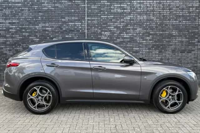 Alfa Romeo Stelvio (2018) thumbnail 4