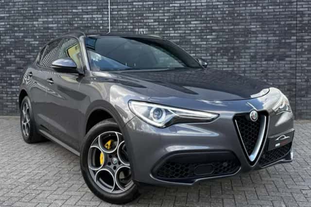 Alfa Romeo Stelvio (2018) thumbnail 5
