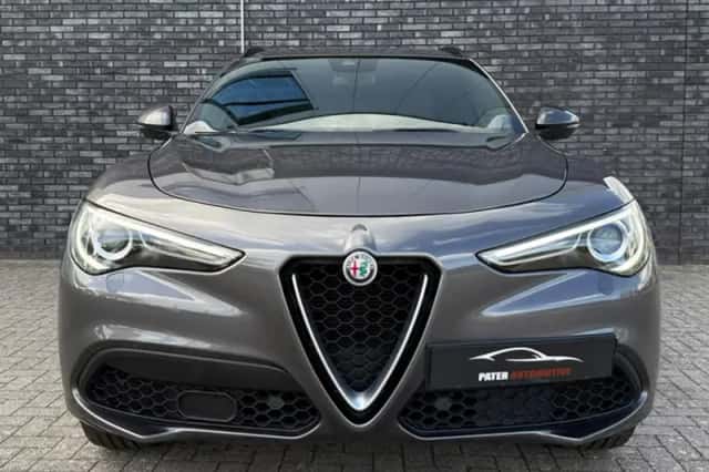 Alfa Romeo Stelvio (2018) thumbnail 6