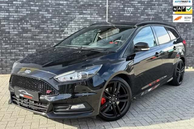 Ford Focus (2018) thumbnail 1