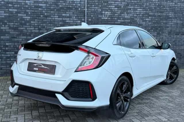 Honda Civic (2017) thumbnail 3