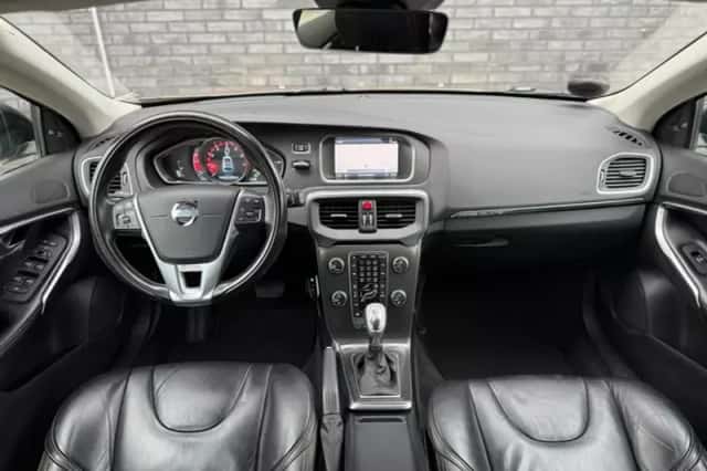 Volvo V40 Cross Country (2013) thumbnail 2