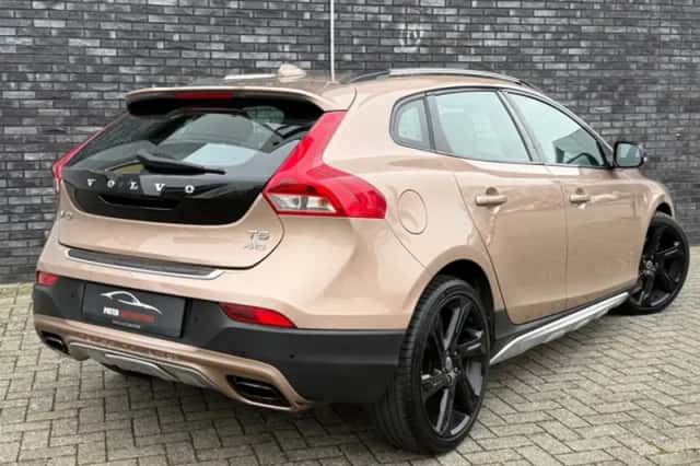 Volvo V40 Cross Country (2013) thumbnail 3