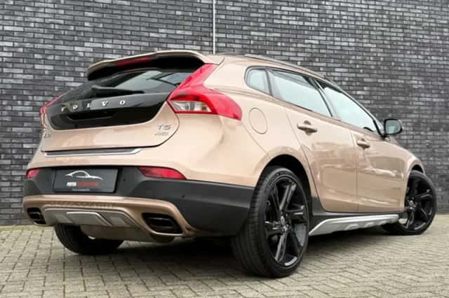 Volvo V40 Cross Country (2013) thumbnail 4