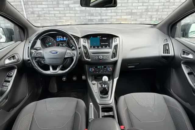Ford Focus (2018) thumbnail 2