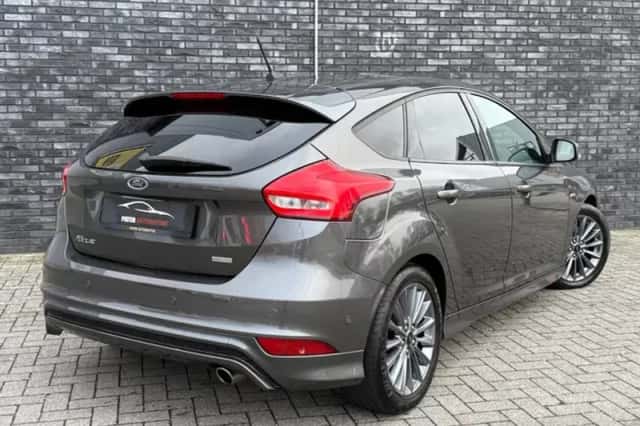 Ford Focus (2018) thumbnail 3