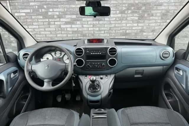 Peugeot Partner (2010) thumbnail 2
