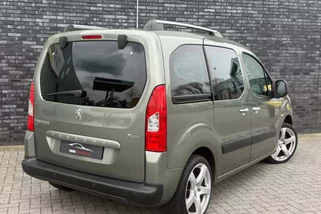Peugeot Partner (2010) thumbnail 3