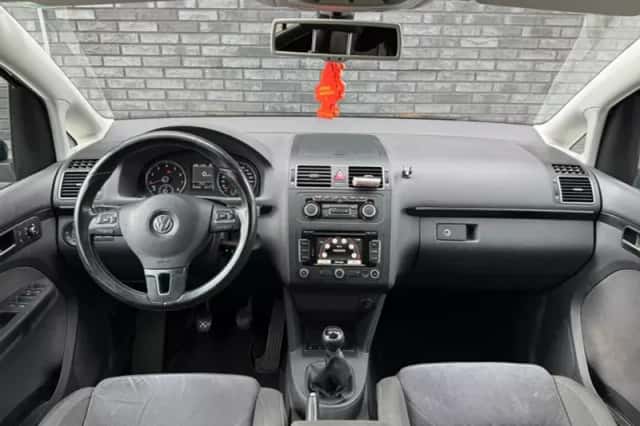 Volkswagen Touran (2012) thumbnail 2