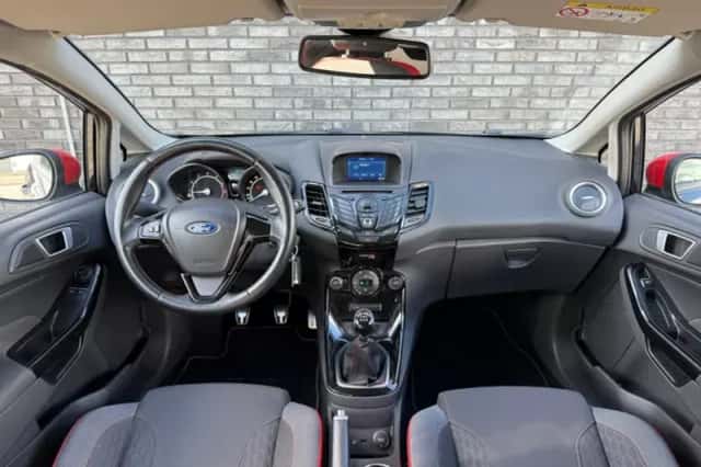 Ford Fiesta (2015) thumbnail 2
