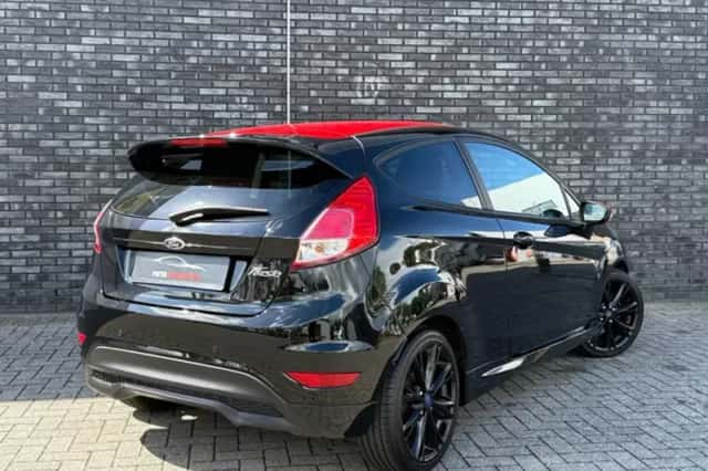 Ford Fiesta (2015) thumbnail 3