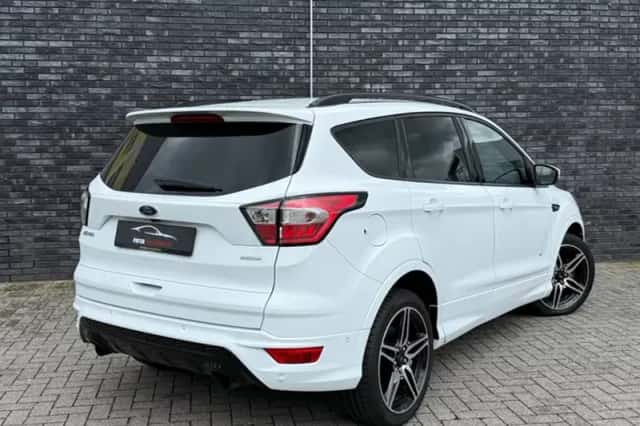 Ford Kuga (2018) thumbnail 3