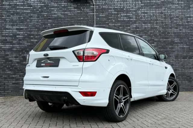 Ford Kuga (2018) thumbnail 4