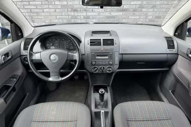 Volkswagen Polo (2009) thumbnail 2