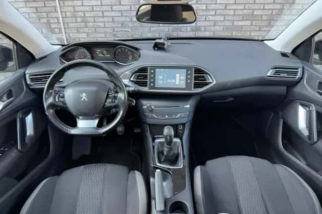 Peugeot 308 (2017) thumbnail 2