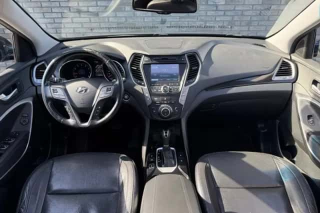 Hyundai Santa Fe (2013) thumbnail 2