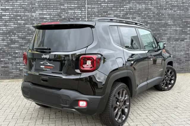 Jeep Renegade (2022) thumbnail 3