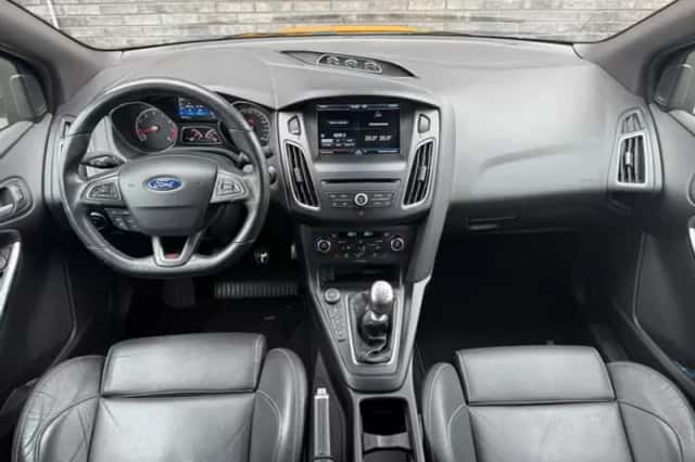 Ford Focus (2015) thumbnail 2
