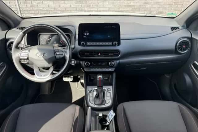 Hyundai Kona (2022) thumbnail 2