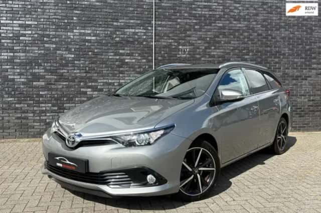 Toyota Auris (2017) thumbnail 1