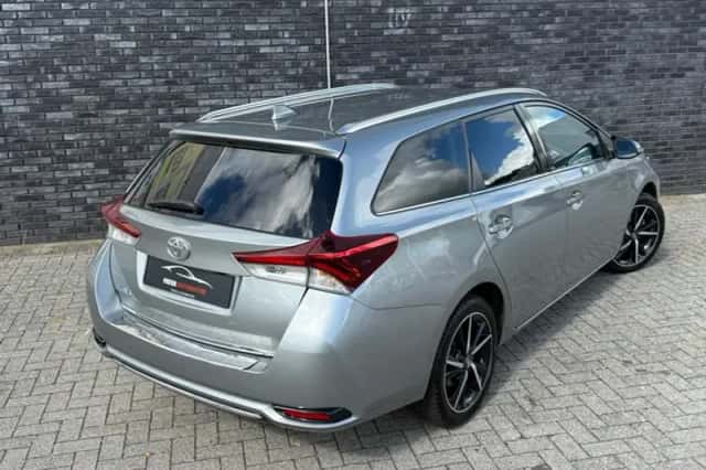 Toyota Auris (2017) thumbnail 4