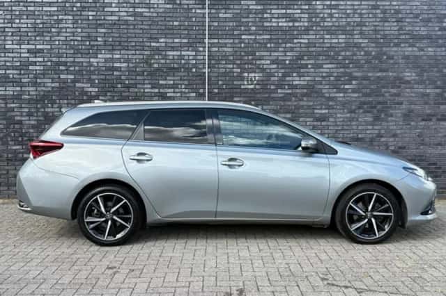 Toyota Auris (2017) thumbnail 5