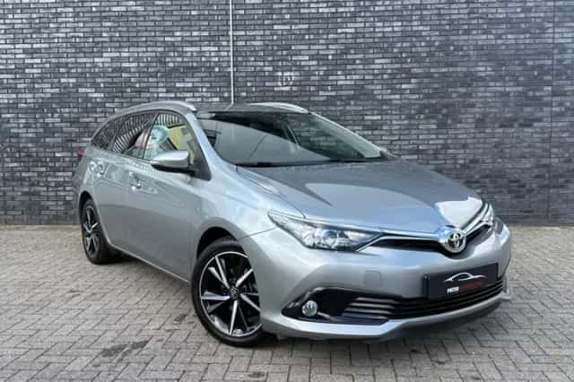 Toyota Auris (2017) thumbnail 6