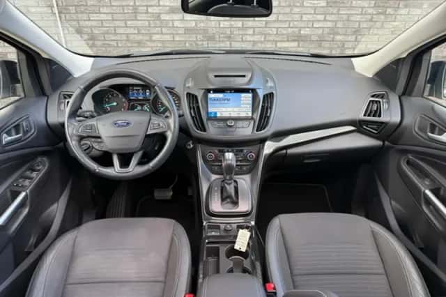 Ford Kuga (2018) thumbnail 2