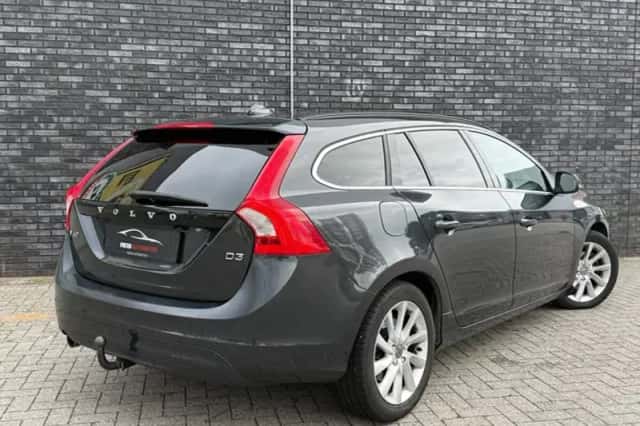 Volvo V60 (2015) thumbnail 3