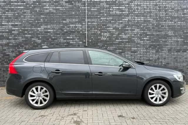 Volvo V60 (2015) thumbnail 4