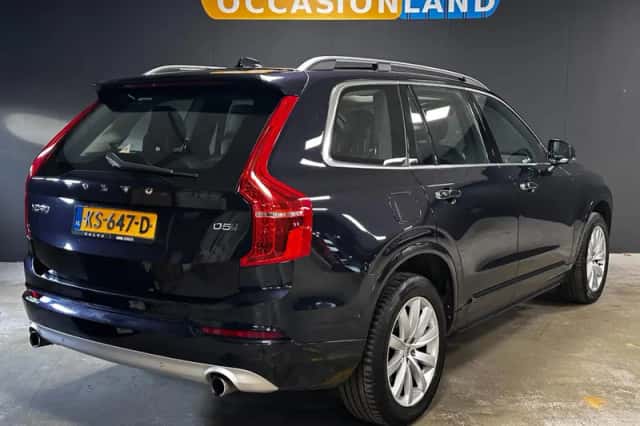 Volvo XC90 (2016) thumbnail 2