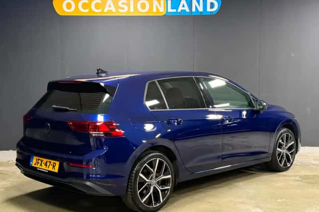 Volkswagen Golf (2022) thumbnail 2