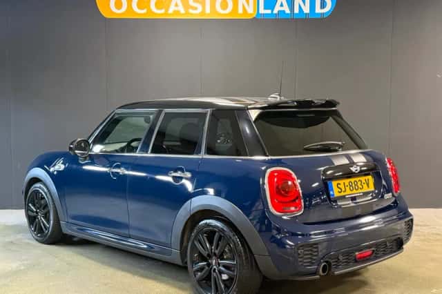 MINI Cooper (2018) thumbnail 3