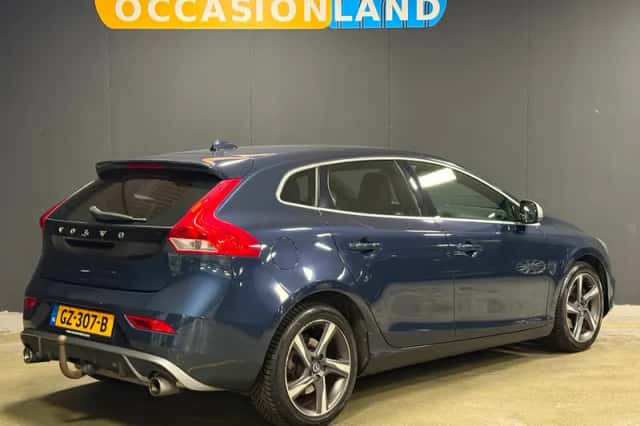 Volvo V40 (2015) thumbnail 2