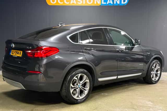 BMW X4 (2015) thumbnail 2