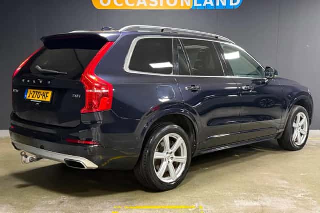 Volvo XC90 (2016) thumbnail 2