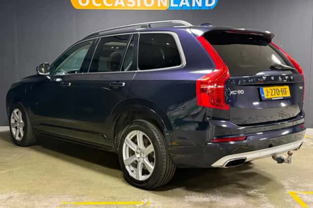Volvo XC90 (2016) thumbnail 3
