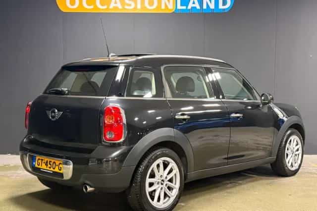 MINI Countryman (2015) thumbnail 2