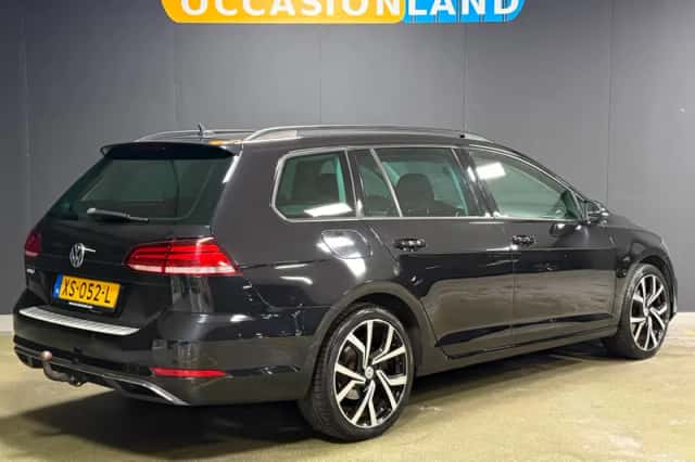 Volkswagen Golf (2018) thumbnail 2