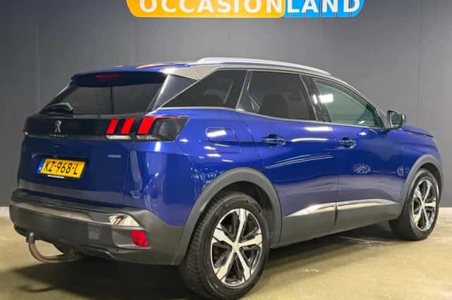 Peugeot 3008 (2016) thumbnail 2