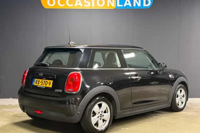 MINI Cooper (2018) thumbnail 2
