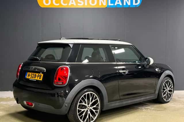 MINI Cooper (2017) thumbnail 2