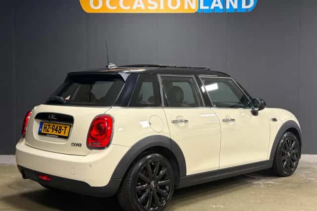 MINI Cooper (2016) thumbnail 2