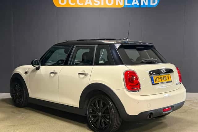 MINI Cooper (2016) thumbnail 3
